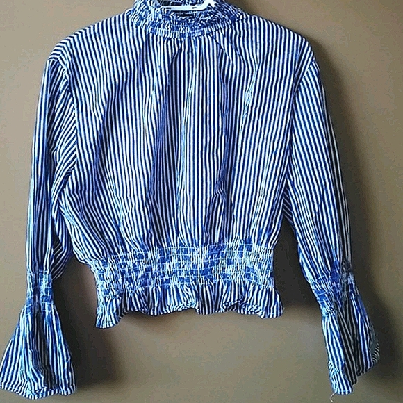 VERY STYLISH Turtleneck blouse top - Picture 1 of 2